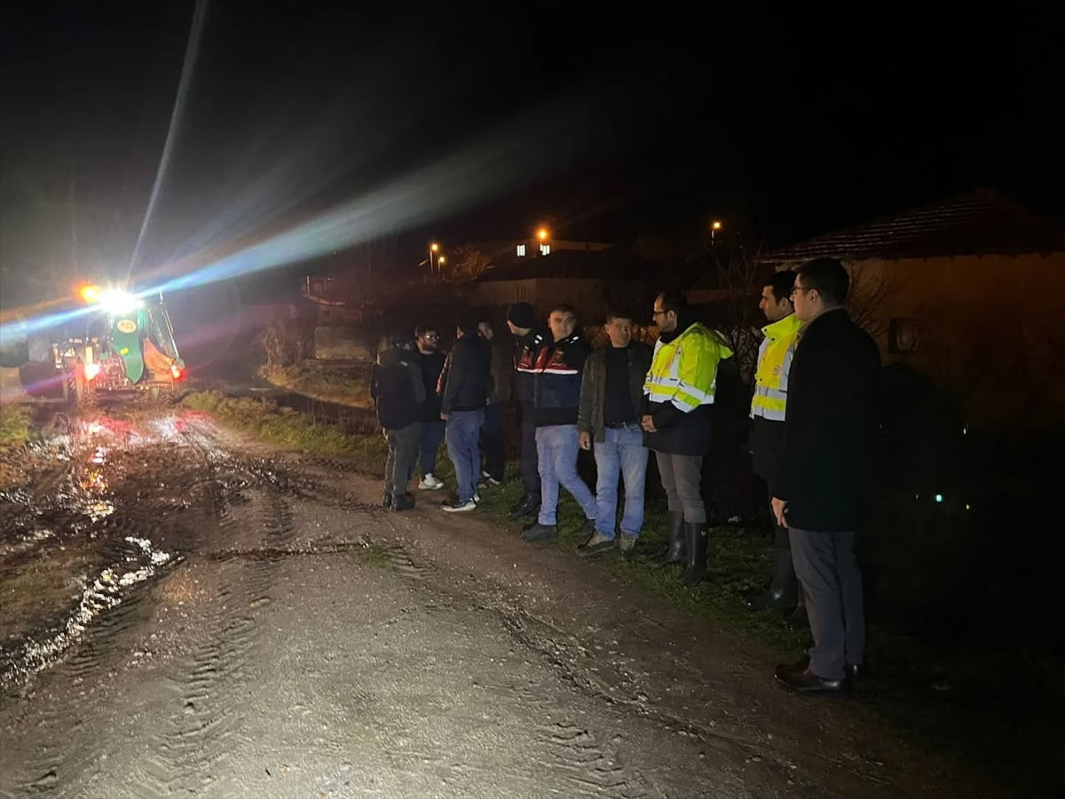 Edirne'de etkili olan şiddetli sağanak su baskınlarına neden oldu. 
Süloğlu ilçesinde Merkez...