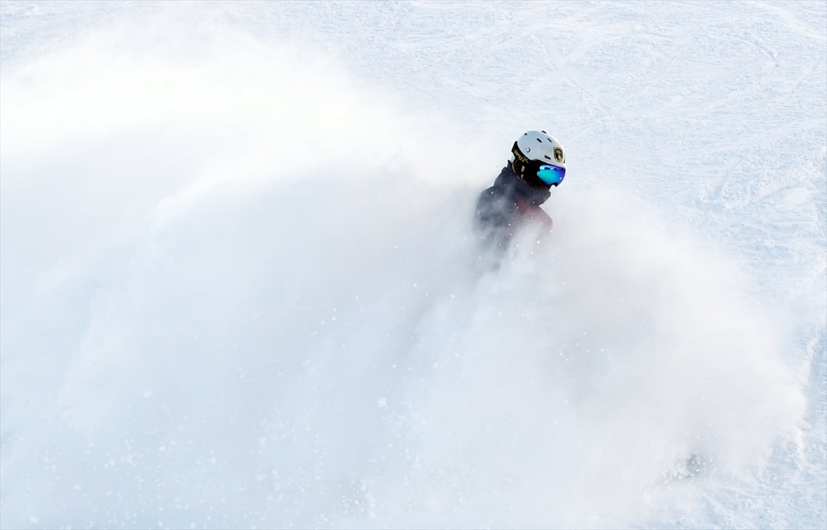 Sivas'ta Yıldız Dağı Kış Sporları ve Turizm Merkezi'nde hafta sonu yoğunluğu yaşandı.
Merkeze 58...
