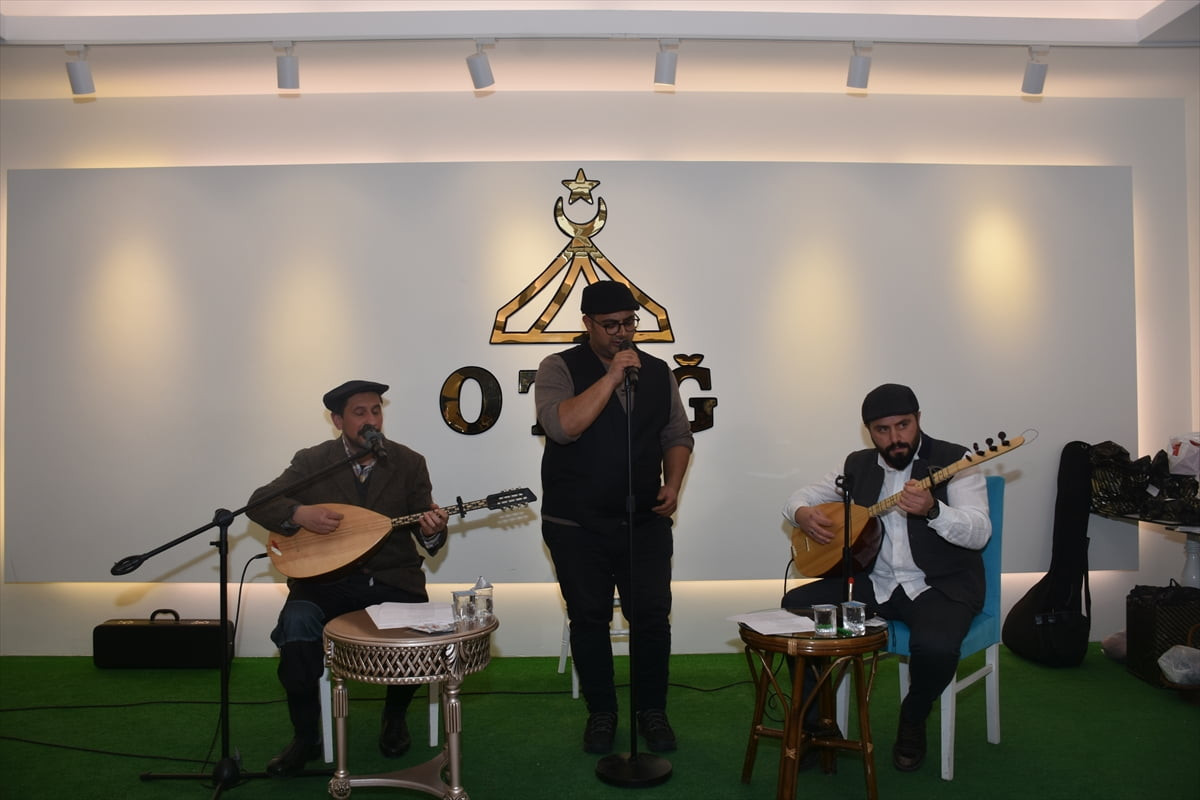 Gümüşhane'de, Karadeniz'in yeni yıl geleneği "Kalandar" kapsamında etkinlik düzenlendi.
İkisu...