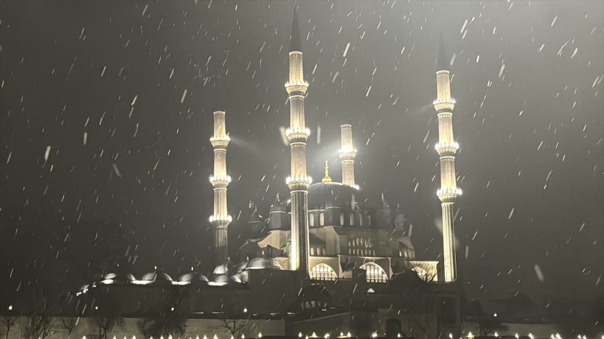 Edirne'de kar yağışı başladı.
 