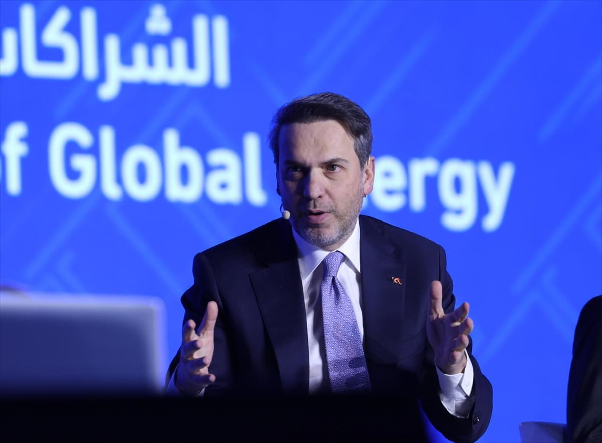 
Enerji ve Tabii Kaynaklar Bakanı Alparslan Bayraktar, Libya'nın başkenti Trablus'ta düzenlenen...