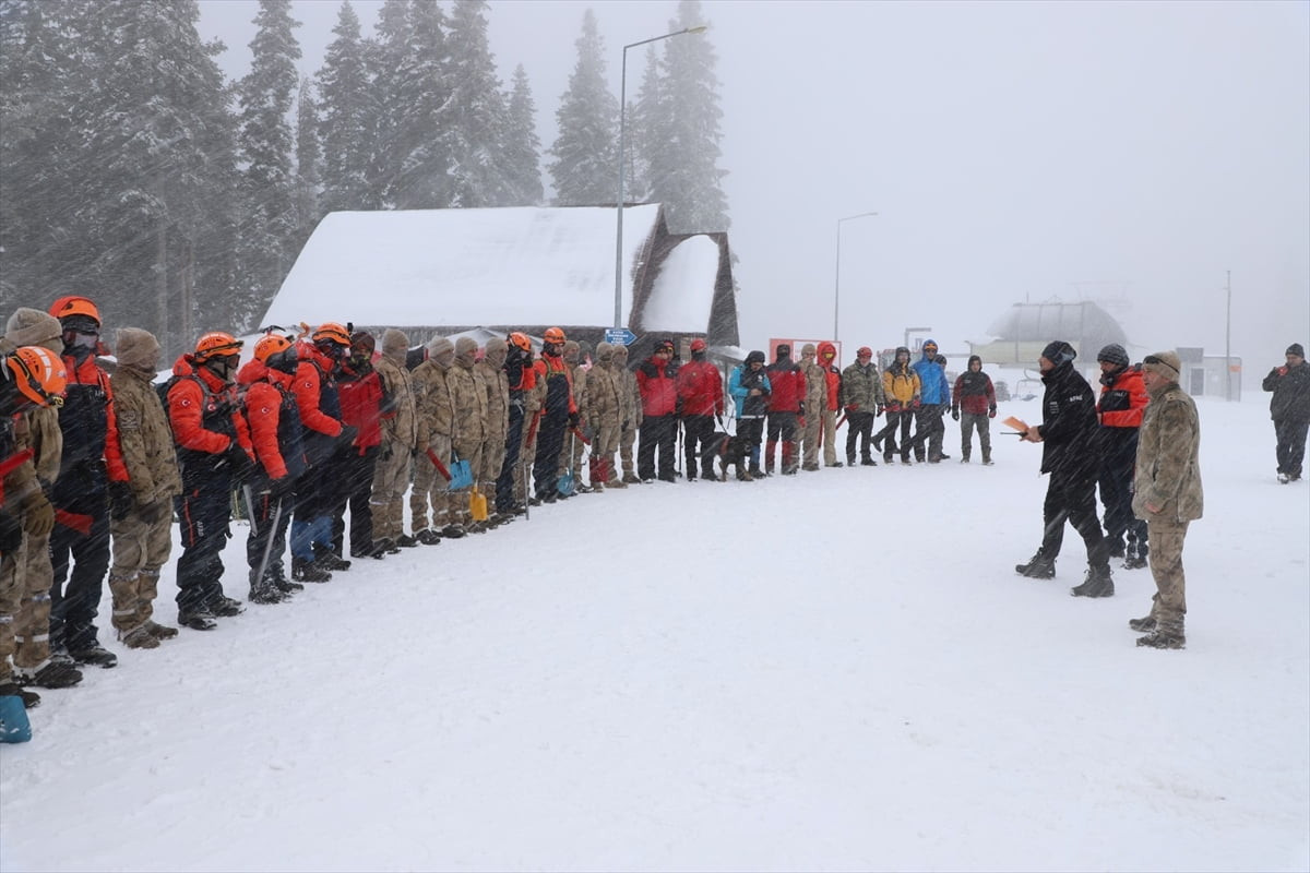 Ilgaz Dağı'nda bulunan kayak merkezinde Çığda Arama Kurtarma Tatbikatı gerçekleştirildi.
 