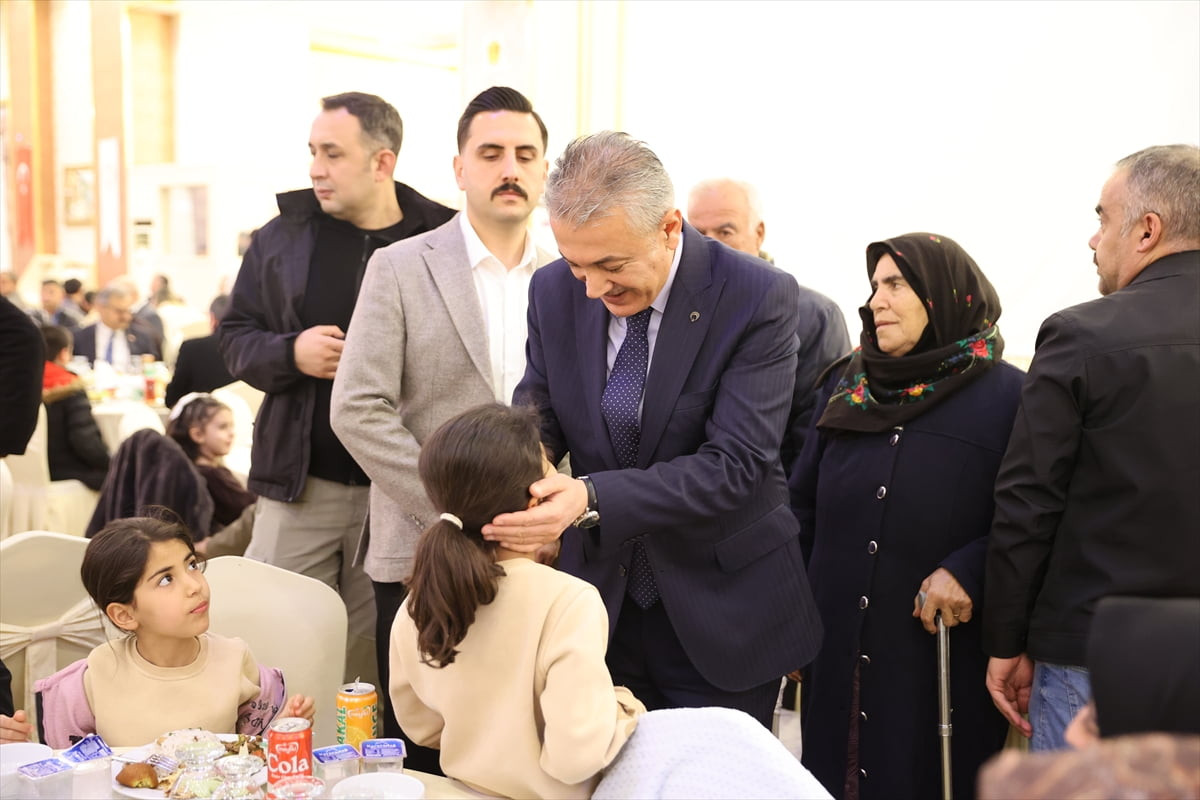 Mardin'de şehit aileleri ve gaziler için iftar programı düzenlendi.
Vali ve Büyükşehir Belediye...