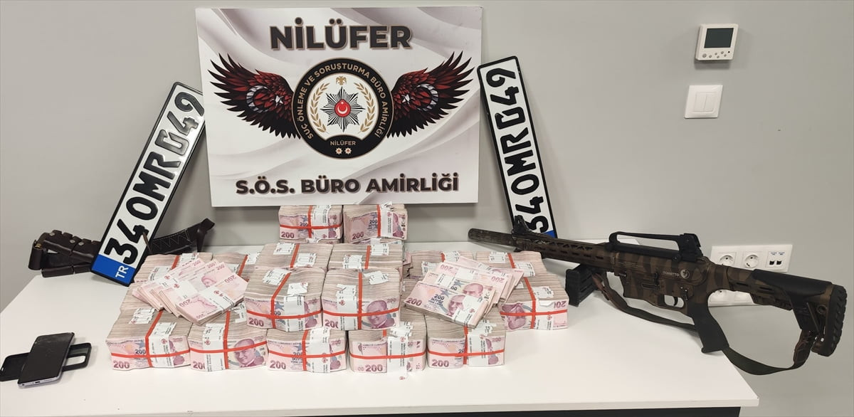 Bursa'nın Nilüfer ilçesinde sahte gasp girişimine ilişkin 9 şüpheli gözaltına alındı.
Ekiplerce...