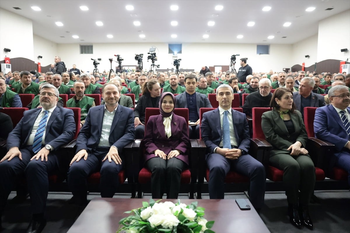 Aile ve Sosyal Hizmetler Bakanı Mahinur Özdemir Göktaş (sol 3), Afyonkarahisar'da,
Atatürk Kongre...