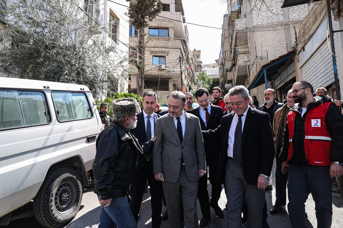 Türk Kızılay, Suriye’nin başkenti Şam’da ihtiyaç sahibi 400 aileye gıda yardımı ulaştırdı.
Başkent...