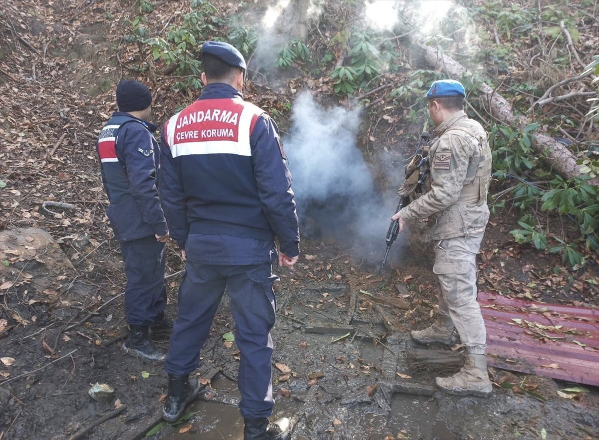 Zonguldak'ta ruhsatsız işletildiği belirlenen 9 maden ocağı kapatıldı.
 