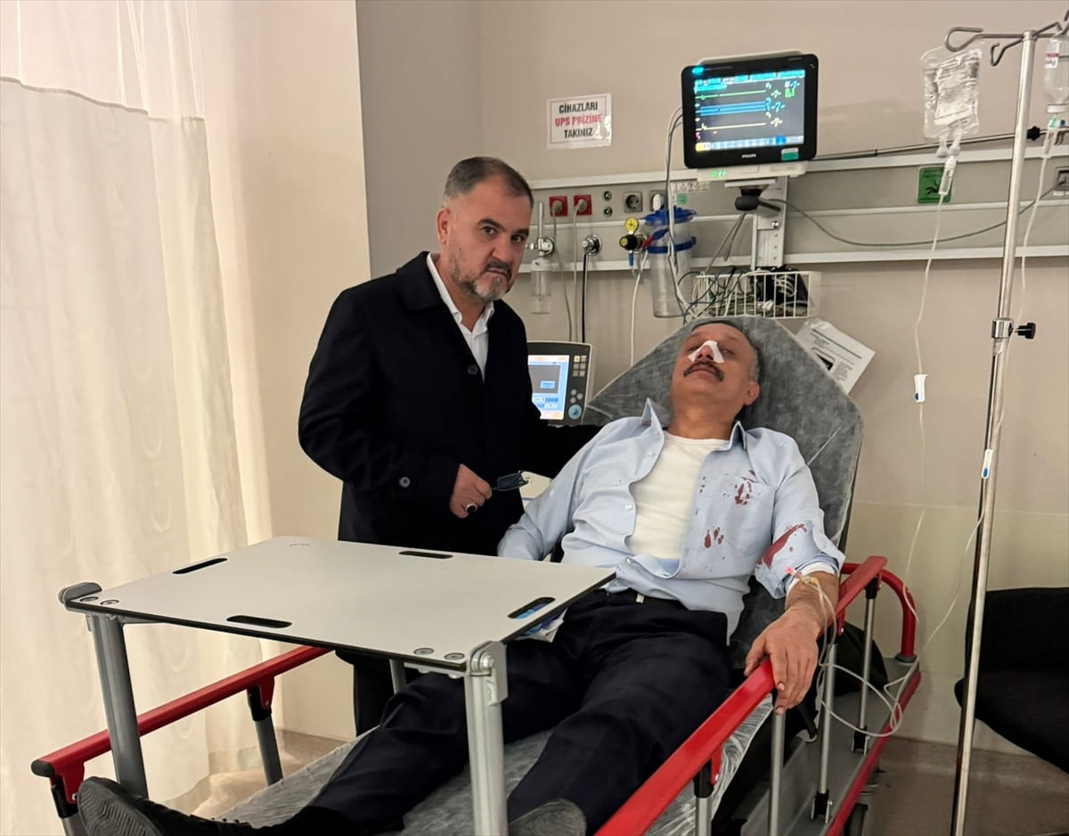 Yozgat'ta okul müdürünü darbederek yaralayan veli gözaltına alındı.
Alınan bilgiye göre...