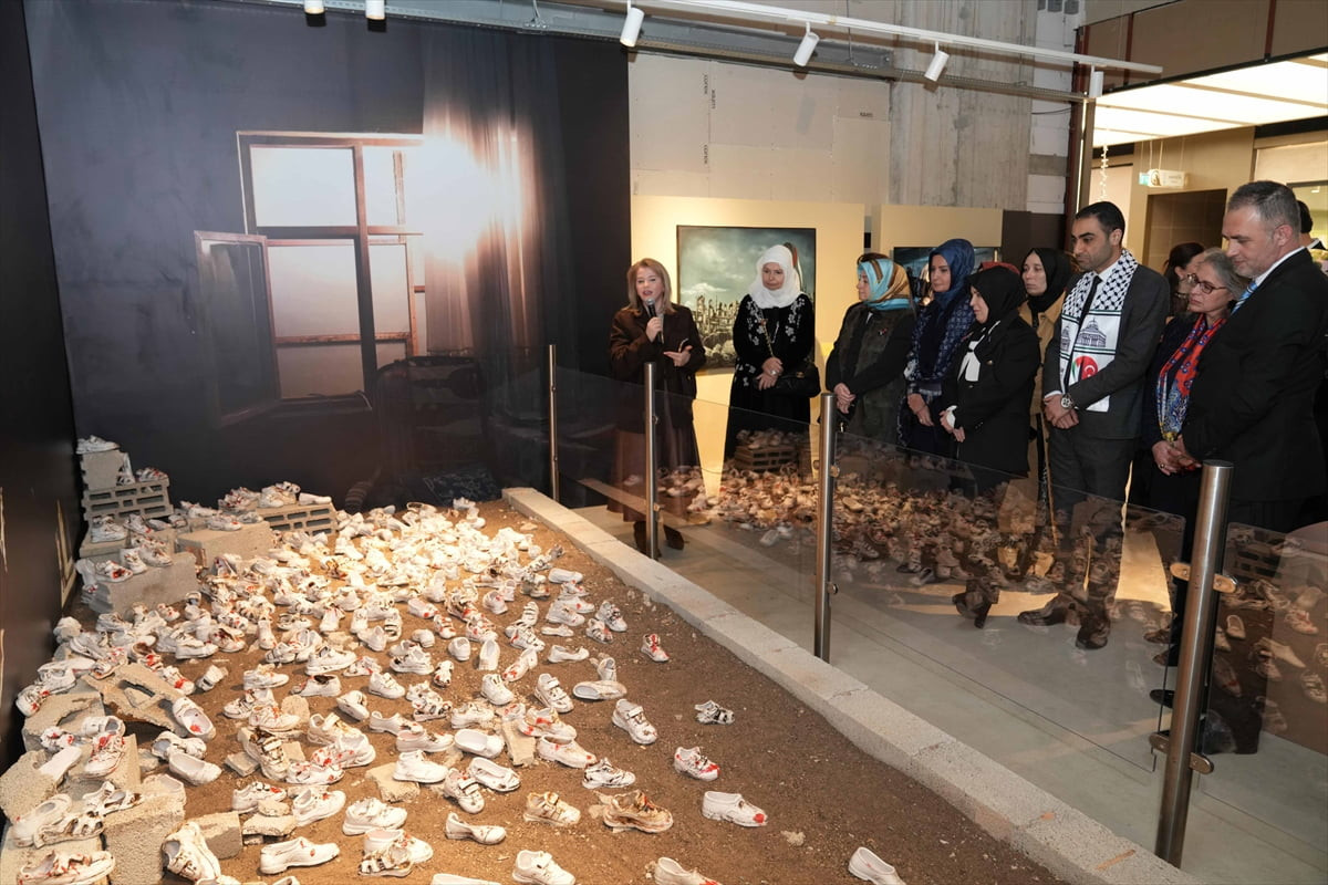 
Gazze'de yarım kalan hayatların izini seramik ve resim sanatıyla görünür kılmayı amaçlayan...