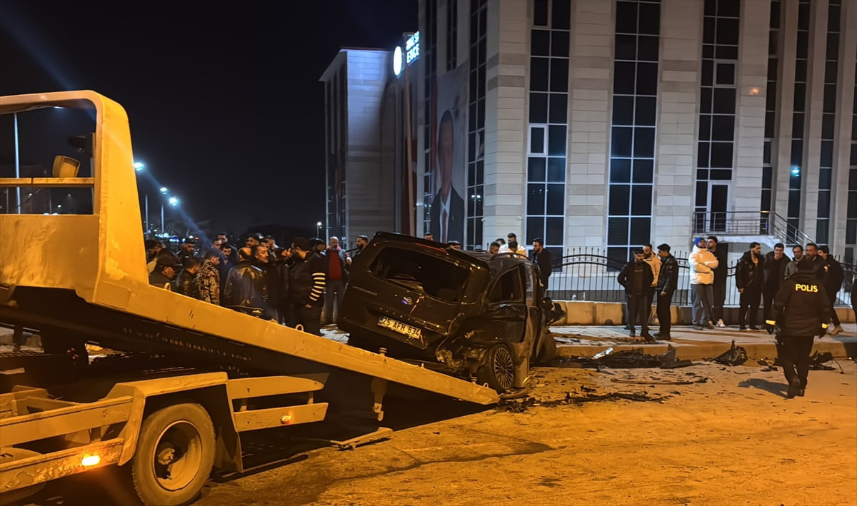 Erzurum'da 4 aracın karıştığı zincirleme trafik kazasında 1'i ağır 7 kişi yaralandı.
 