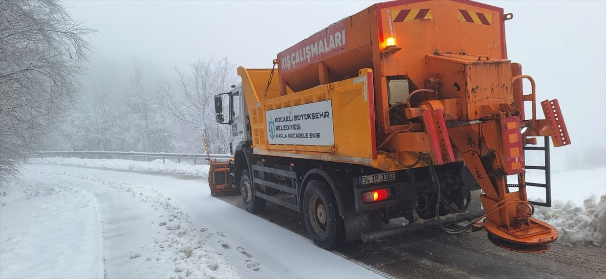 Kocaeli'nin yüksek kesimlerinde kar yağışı etkili oldu. 
Kocaeli Büyükşehir Belediyesi ve Kartepe...