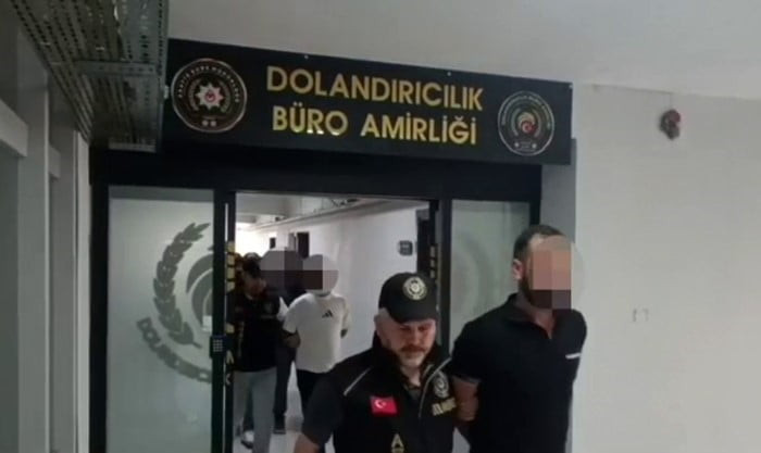 7 ŞÜPHELİ, DÜZENLENEN EŞ ZAMANLI BASKINLARLA YAKALANARAK GÖZALTINA ALINDI.