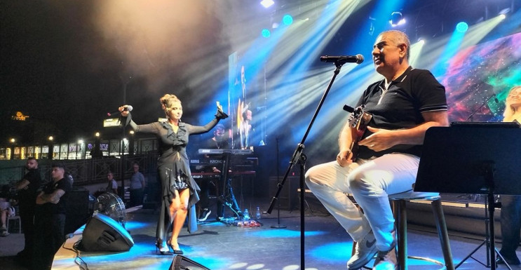 Eda ve Metin Özülkü, Antalya'da Unutulmaz Bir Konser Verdi