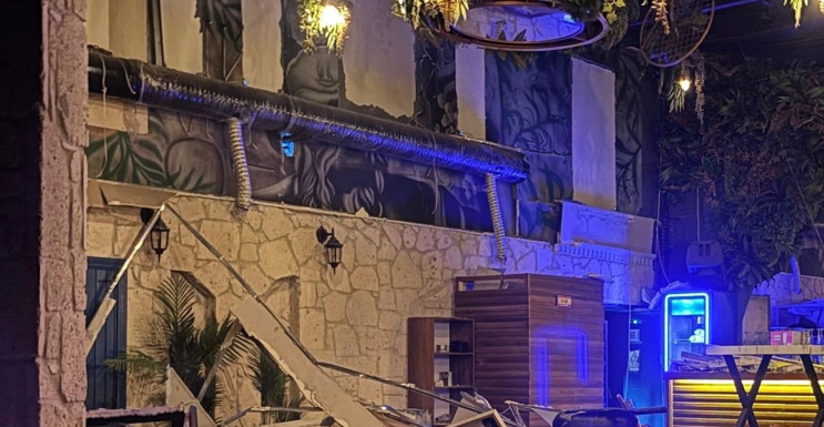 İzmir'de Eğlence Merkezinde Dekor Çökmesi: 6 Yaralı