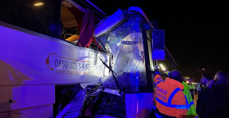 Sinop'ta İki Otobüs Çarpıştı: 12 Yaralı