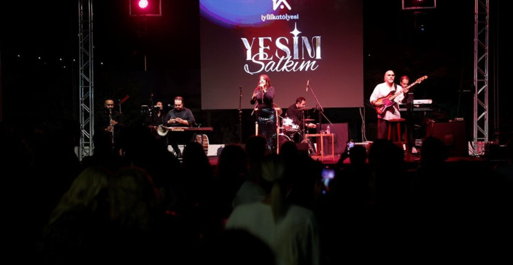 Yeşim Salkım'dan Kız Çocuklarına Destek Konseri