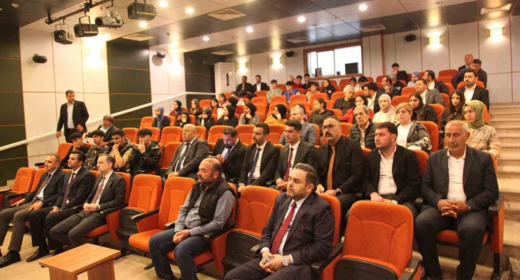 Ahlat'ta Hafıza Mekanları Sempozyumu Gerçekleştirildi