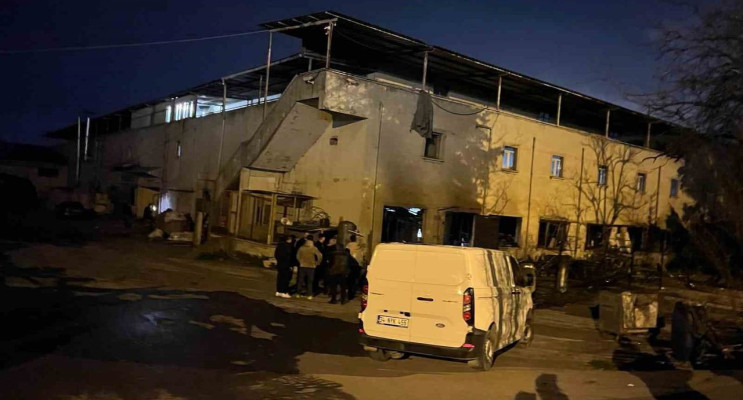 Arnavutköy'de Metal Fabrikasında Patlama: 1 Ağır Yaralı