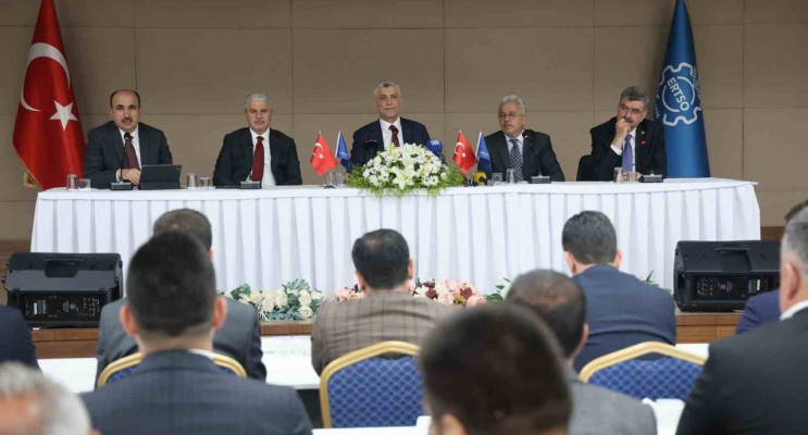 Bakan Bolat: Türkiye 273 buçuk milyar dolar yıllık ihracat yapan bir ülke konumuna geldi