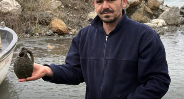 Balık ararken tarihi eser küp buldu !