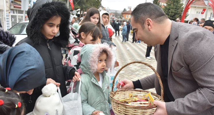 Bilecik'te İki Asırlık Şeker Dağıtma Geleneği