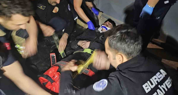 Bursa'da Asansör Boşluğuna Düşen Genç Ağır Yaralandı