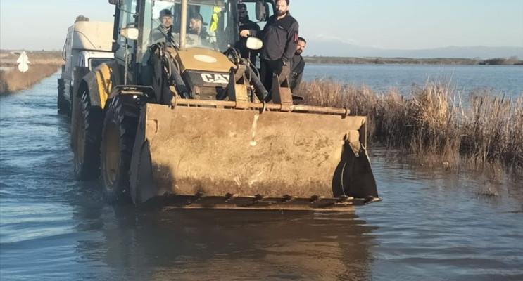 Bursa'da Çapraz Çayı Taştı, Ulaşım Kesildi