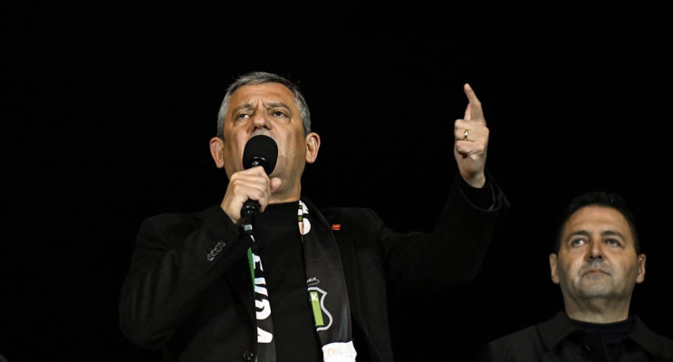 CHP Genel Başkanı Özgür Özel Bakırköy'de Miting Düzenledi