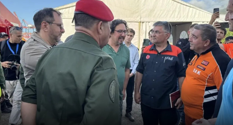 Deprem bölgesinde vefa buluşması: Venezuela'dan Türk ekiplerine teşekkür