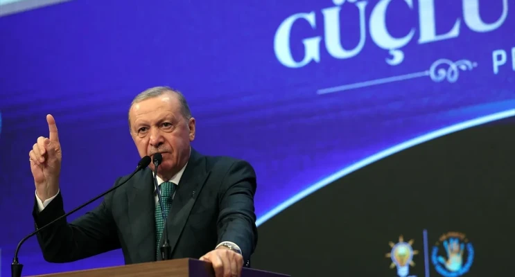 Erdoğan’dan Özel’e: “Suç Örgütüne Posta Güvercini Olmak Marifet Değil”