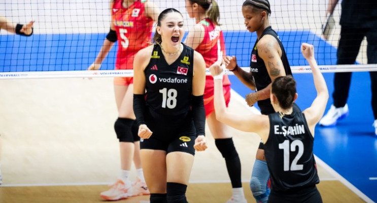 Filenin Sultanları Japonya'yı evinde devirdi: VNL finalleri garantilendi