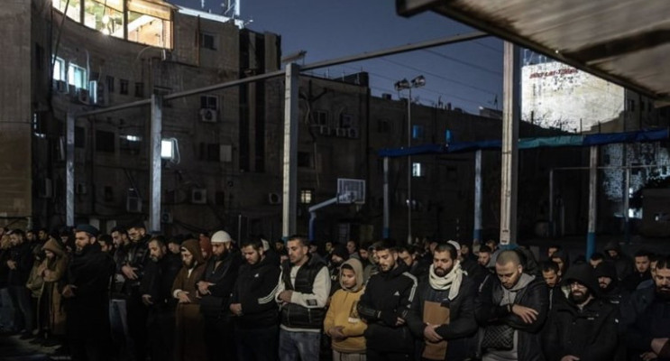 Filistinliler Mescid-i Aksa'nın Kapatılmasına Tepki Gösterdi