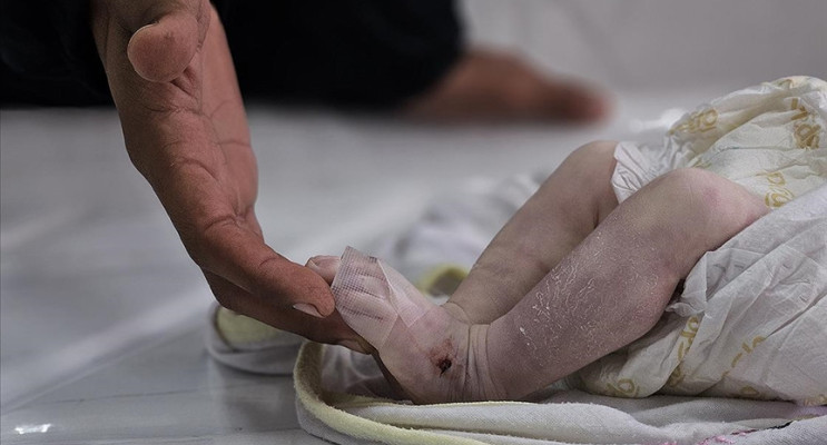 Gazze’de Soğuk Bir Can Daha Aldı: 3 Aylık Tim Çadırda Donarak Öldü