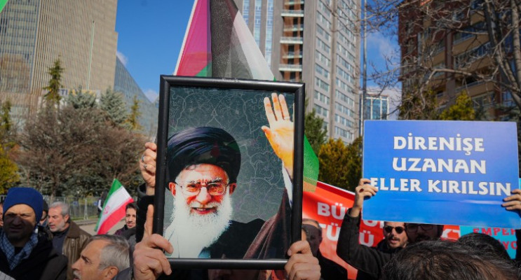 İran, Ali Hamaney’in Cenaze Programını Açıkladı: 3 Kentte Törenler Düzenlenecek