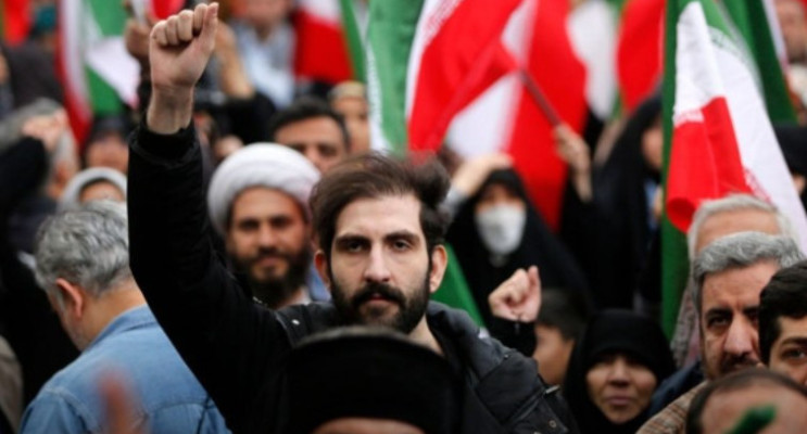 İran Ayakta ! Hamaney’in Ölümünün Ardından Yüz Binler Sokakta