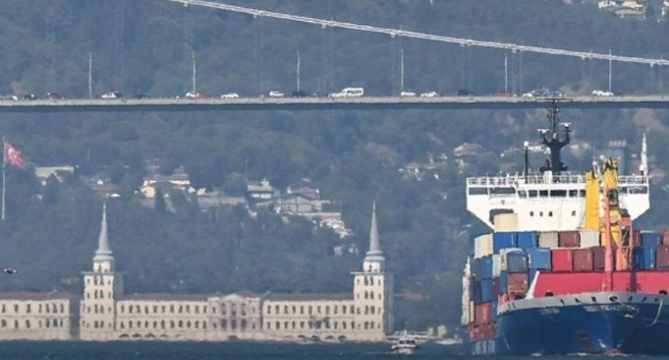İstanbul Boğazı’nda gemi arızası: Trafik çift yönlü durduruldu