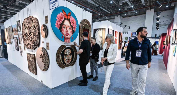 İzmir Sanat Fuarı Yüzlerce Sanatçıyı Ağırlıyor