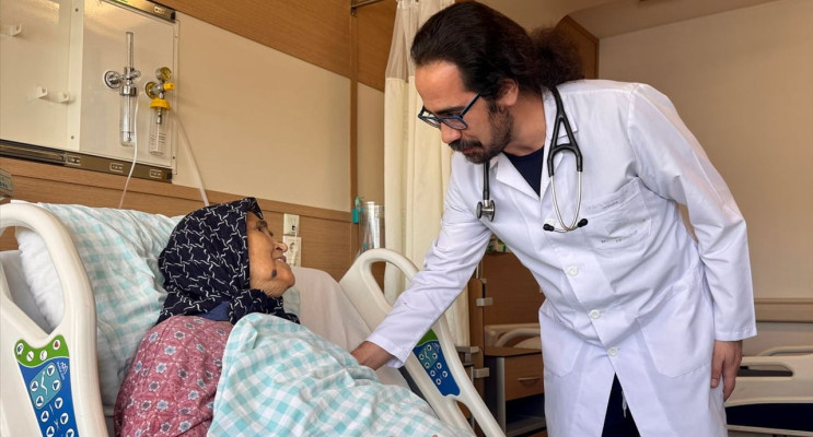 Kapalı Yöntemle Kalp Kapak Tedavisi: 83 Yaşındaki Hastaya Özel Operasyon