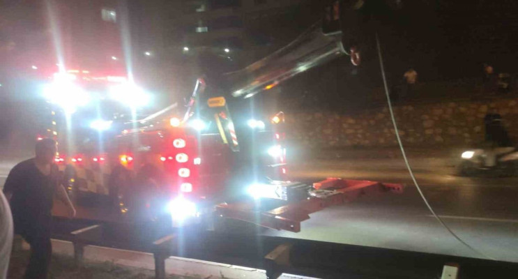 Kontrolden Çıkan Tır Trafiği Alt Üst Etti
