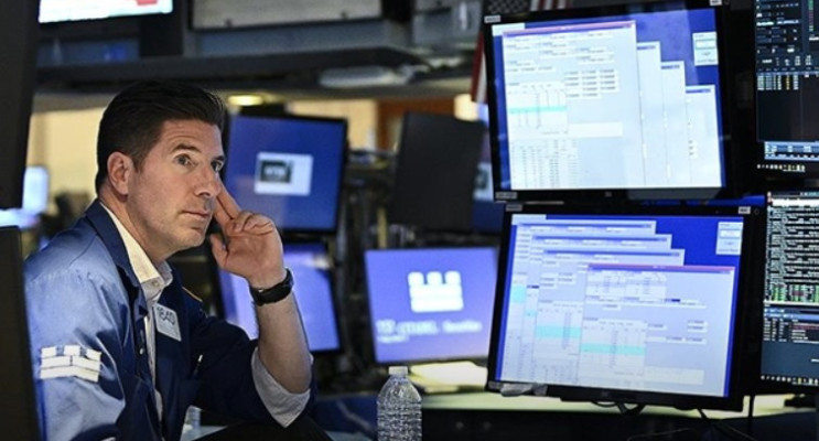 Küresel Piyasalar Belirsizlikte: Orta Doğu Gerilimi ve PMI Verileri Gündemde!