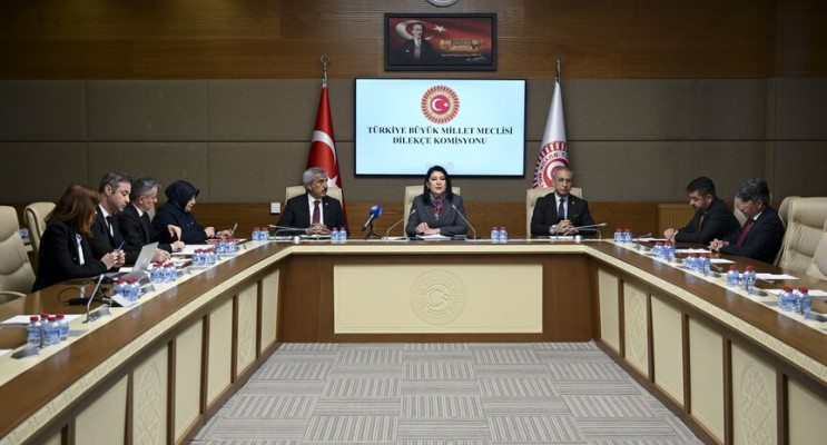 Meclis’e gelen talepler arasında “kadınlara askerlik” başvurusu var
