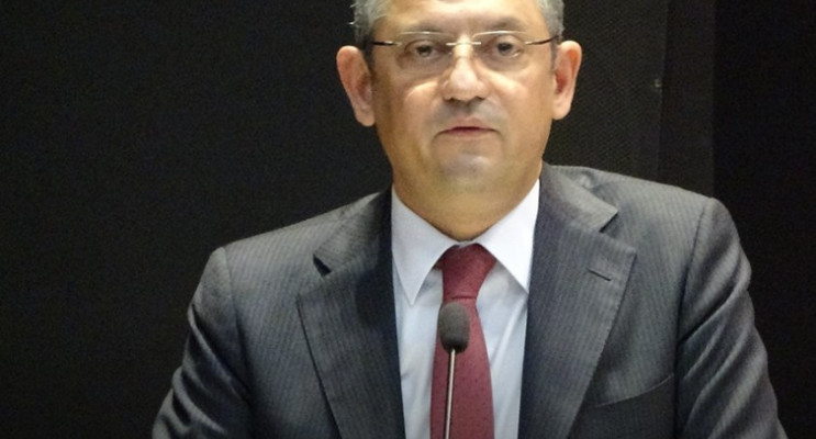 Özgür Özel Grup Başkanı Seçildi