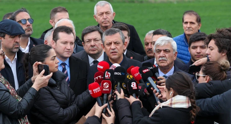 Özgür Özel yine Silivri’de: Parti içi fırtına büyürken İmamoğlu’na kritik ziyaret