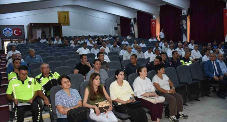 Salihli'de muhtarlar toplantısı yapıldı: talepler ve sorunlar masaya yatırıldı