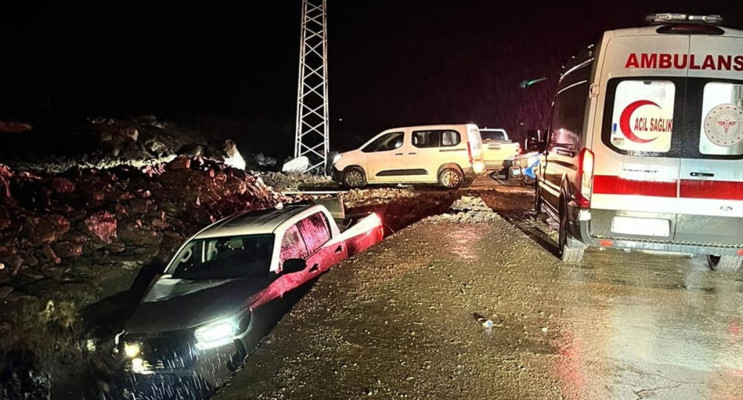 Şanlıurfa'da Kamyonet Devrildi: 3 Yaralı