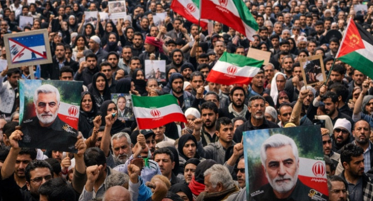 Savaş gölgesinde İran’da meydanlar doldu