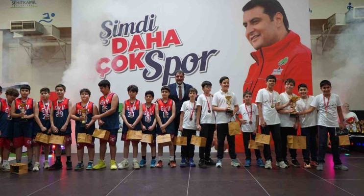Şehitkamil’de 2. küme sportif müsabakaları coşkusu ödül töreniyle taçlandı