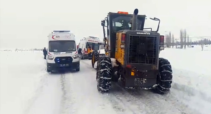 Sivas'ta Mahsur Kalan Sağlık Ekibi Kurtarıldı