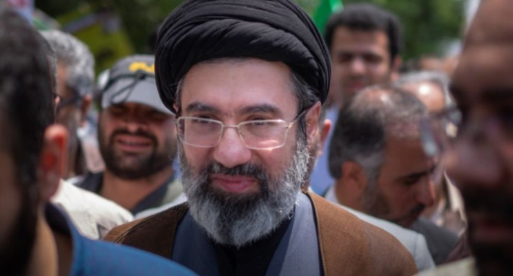 The Times: İran lideri Hamaney’in Kum’da bilinci kapalı şekilde tedavi gördüğü iddia edildi