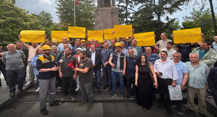 Trabzo'da Aylardır Maaş Bekleyen Maden İşçileri Eylem Yapıyor